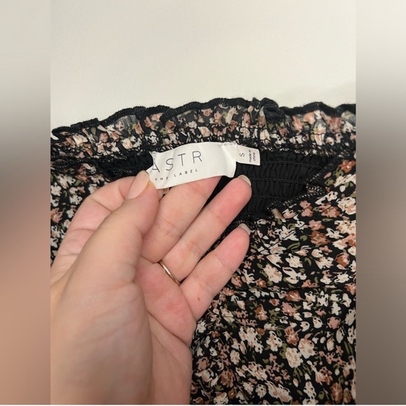 ASTR THE LABEL - Floral Ruched Sweetheart Neck Top - Black Wine Ditsy - Sz S - Picture 4 of 10